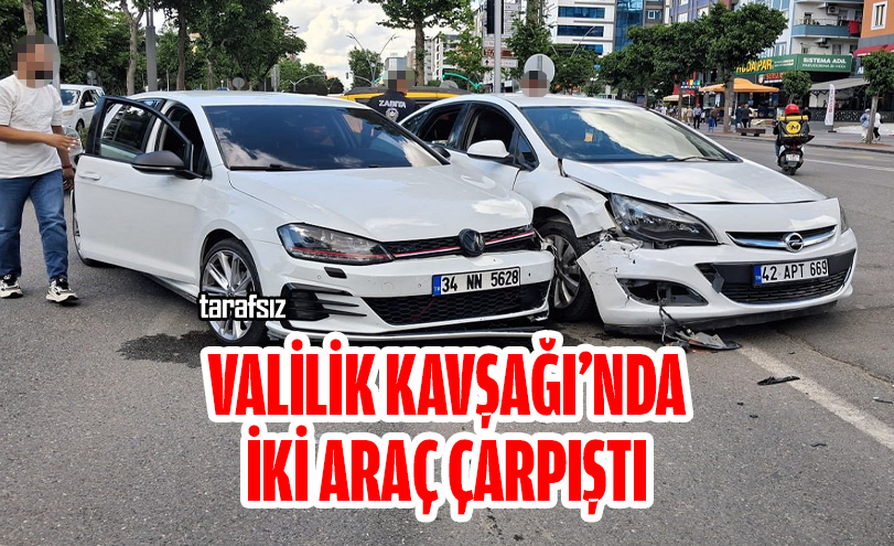 Valilik Kavşağı’nda İki Araç Çarpıştı
