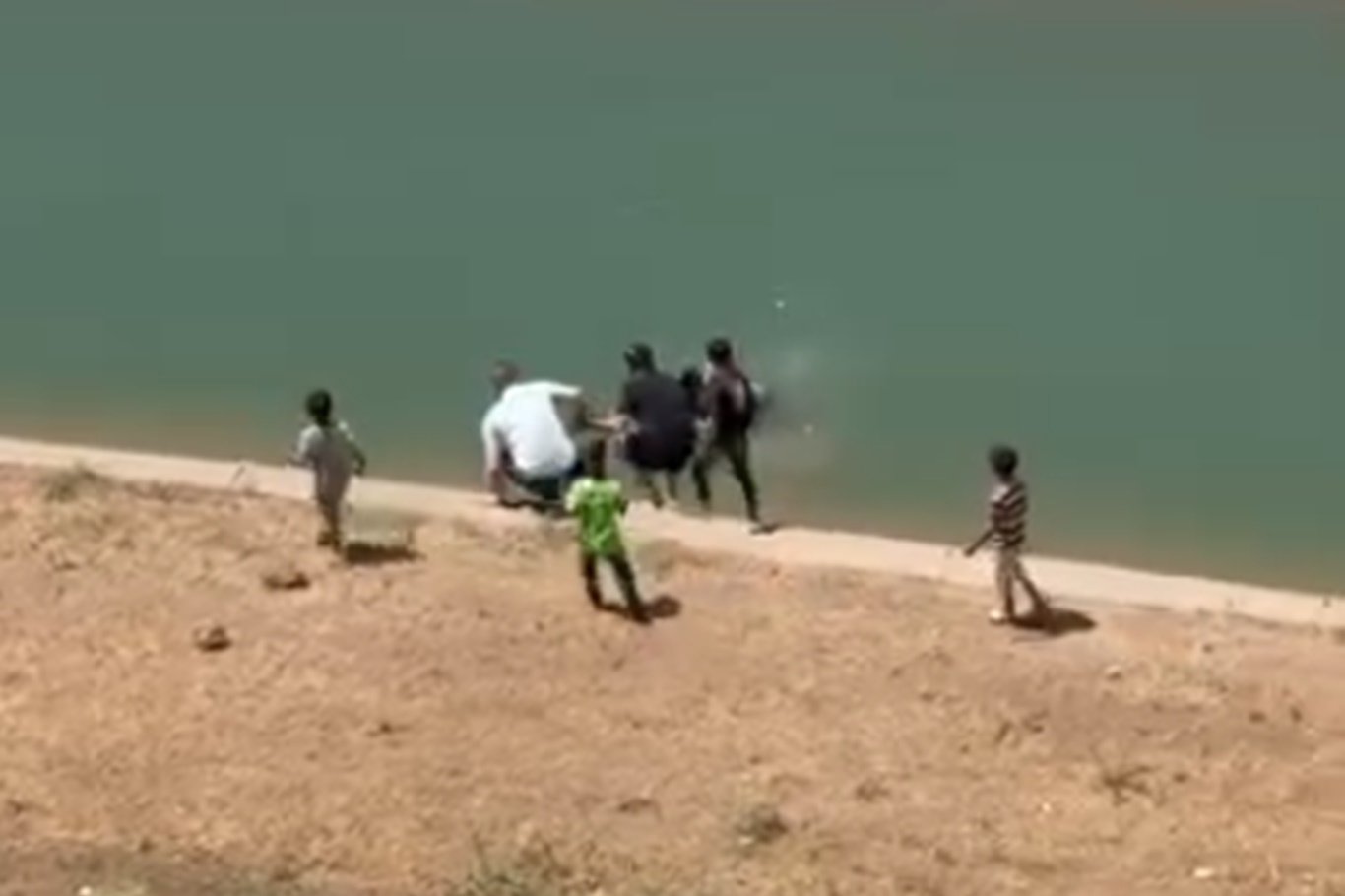 Akıntıya Kapılan Çocuğu Kurtarırken Boğuluyordu!