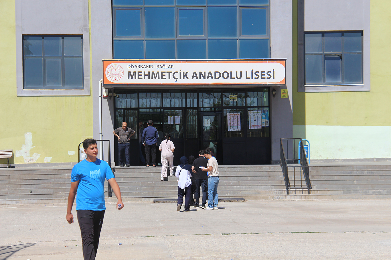 Diyarbakır’da Nefes Kesen YKS Maratonu: Son Saniyede Sınav Kapısından Geçtiler!