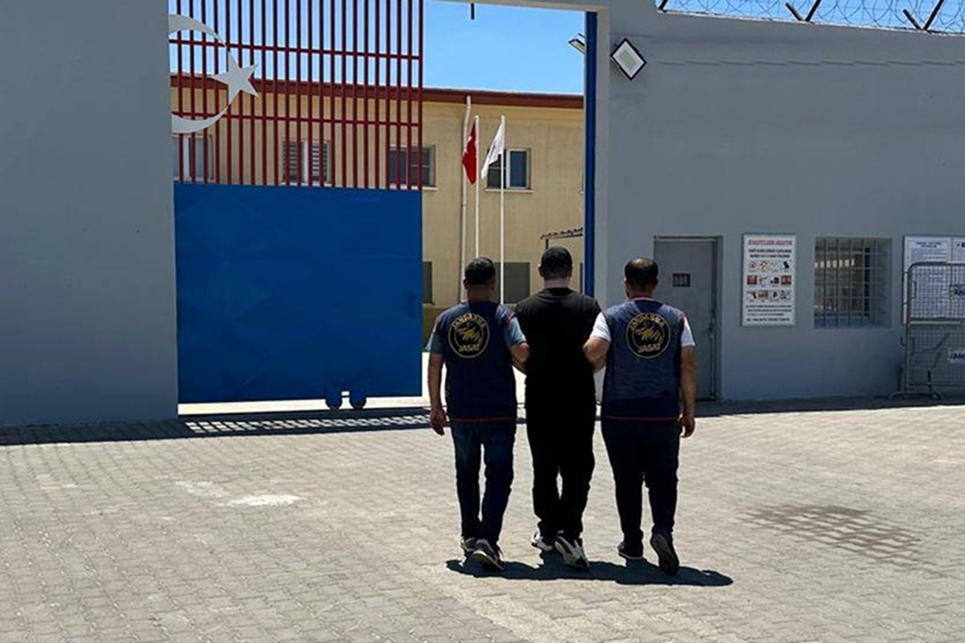 Gaziantep’te Şafak Operasyonu: 20 Yıl Kesinleşmiş Cezası Olan Firari Yakalandı!