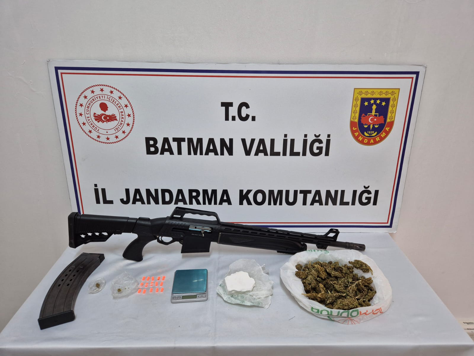 Kokain ve Skunk Ele Geçirildi: 1 Kişi Tutuklandı