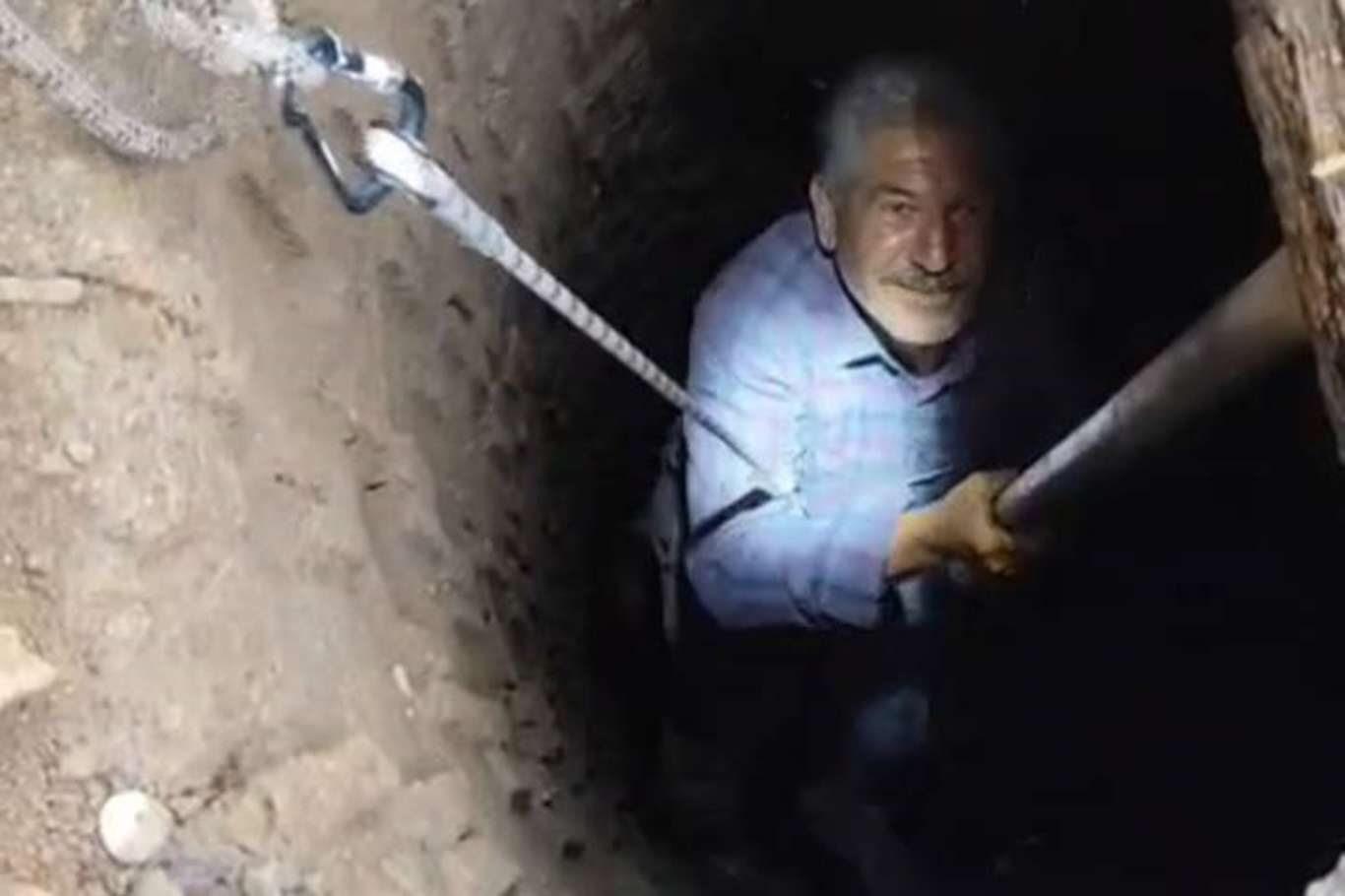 Kuyuya Düşen Vatandaş Son Anda Kurtarıldı