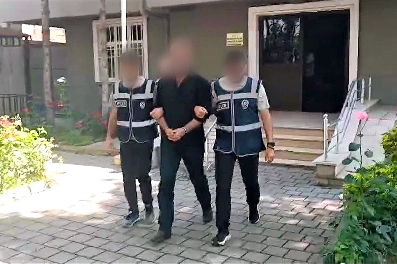 Polisin Dikkatinden Kaçmadı: 20 Yıllık Firari Yakalandı