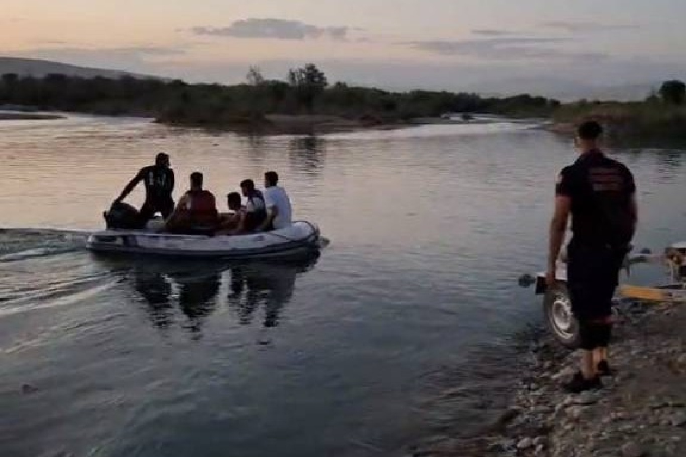 SUDA MAHSUR KALAN 5 VATANDAŞ DALGIÇLARCA KURTARILDI!