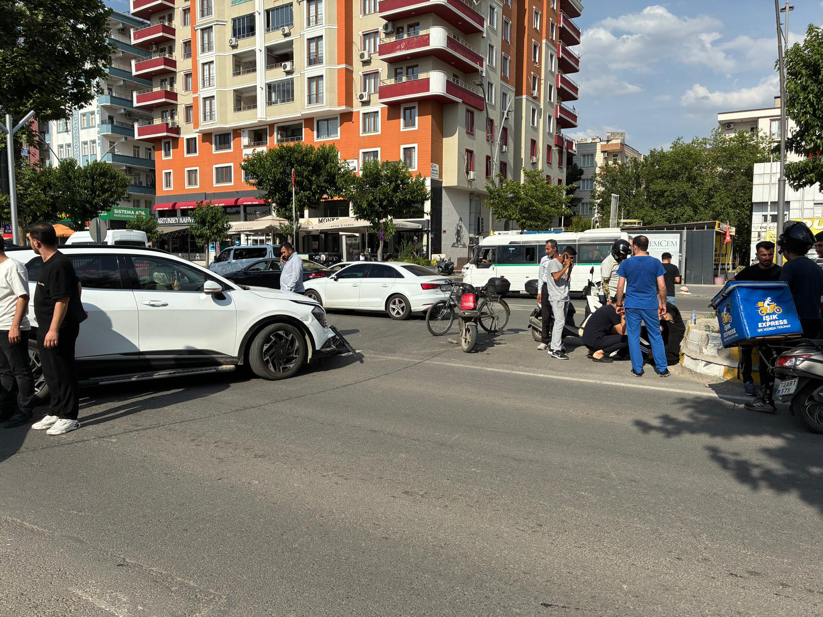 Valilik Kavşağında Korkutan Kaza!