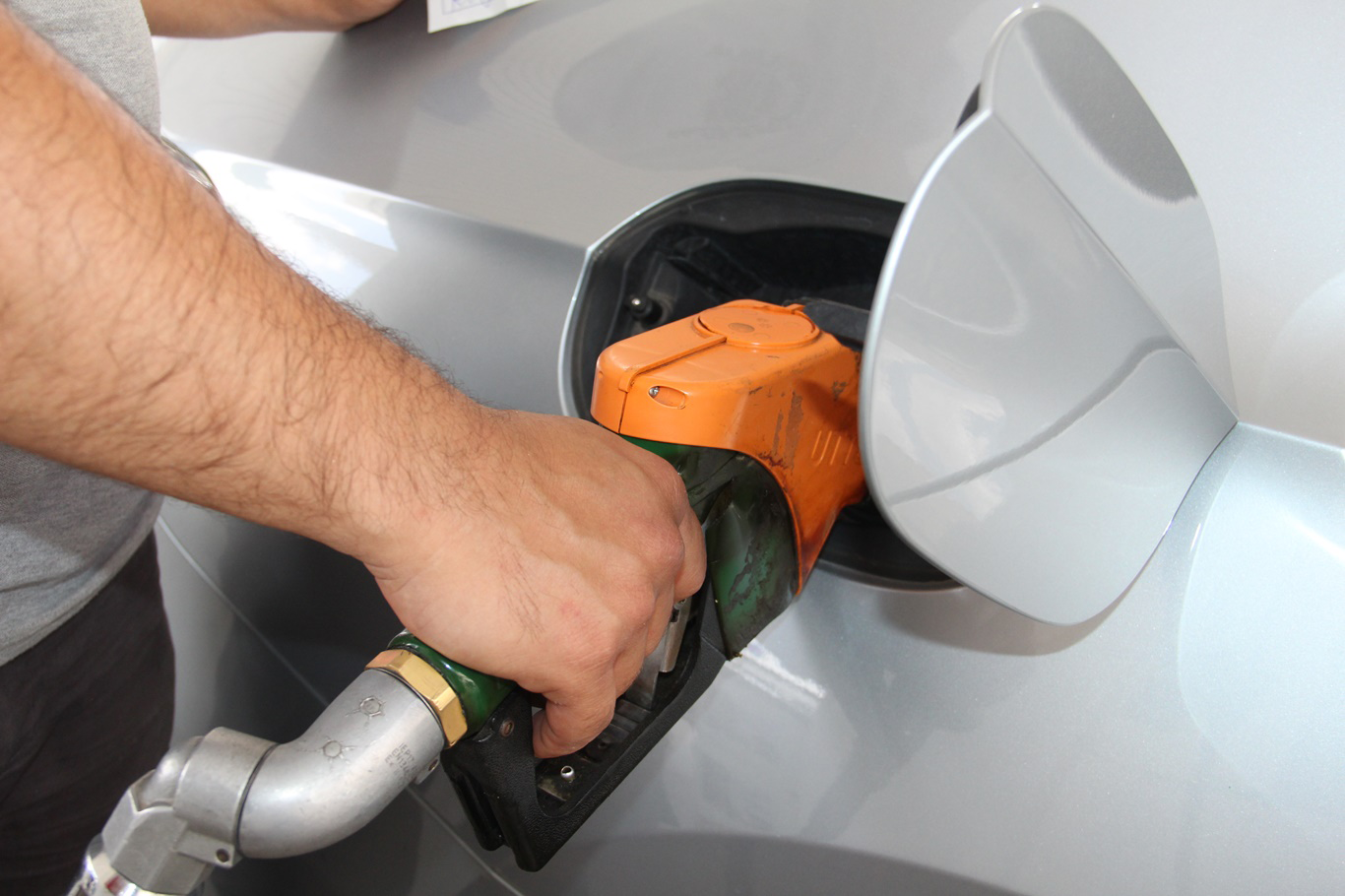 Varil Petrol Yüzde 40 Düştü, Pompa Neden Direniyor? Batman’da Akaryakıt Tepkisi