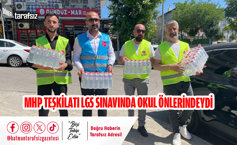 MHP Teşkilatı LGS Sınavında Okul Önlerindeydi