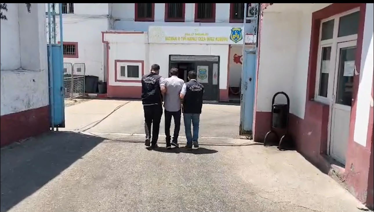 47 Yıl Hapis Cezası Bulunan Firari Minibüste Yakalandı!