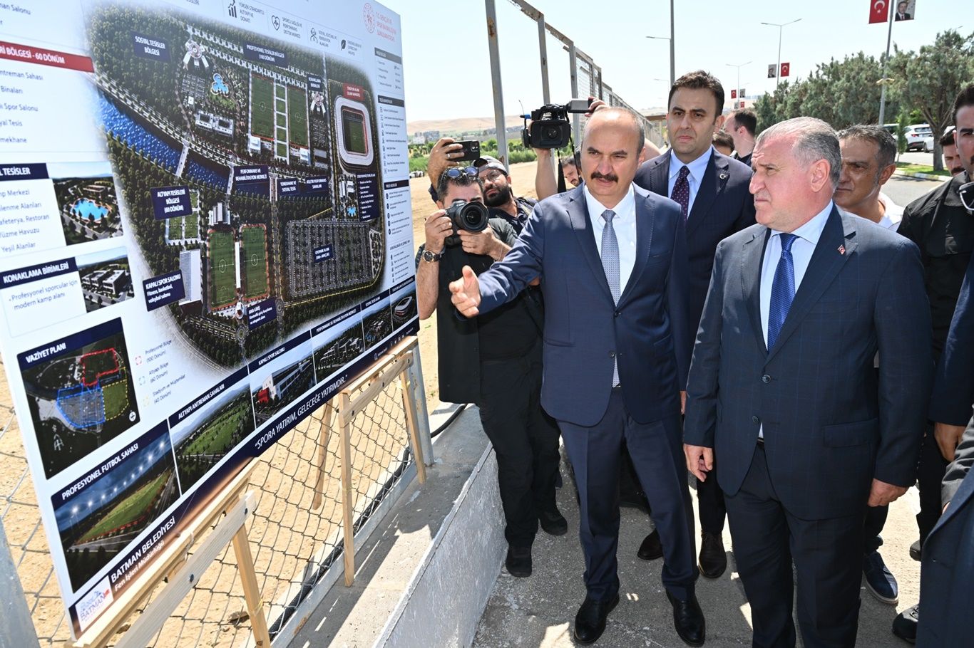 BAKAN OSMAN AŞKIN BAK BATMAN’DA SPOR YATIRIMLARINI İNCELEDİ