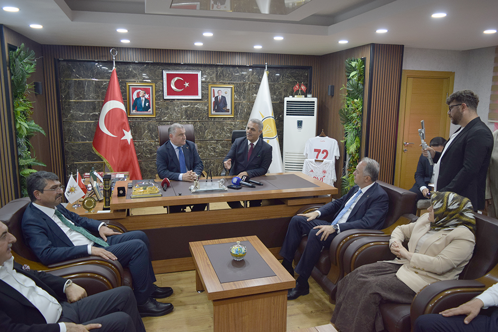 Bakan Osman Aşkın Bak’tan AK Parti Batman İl Başkanlığına Ziyaret