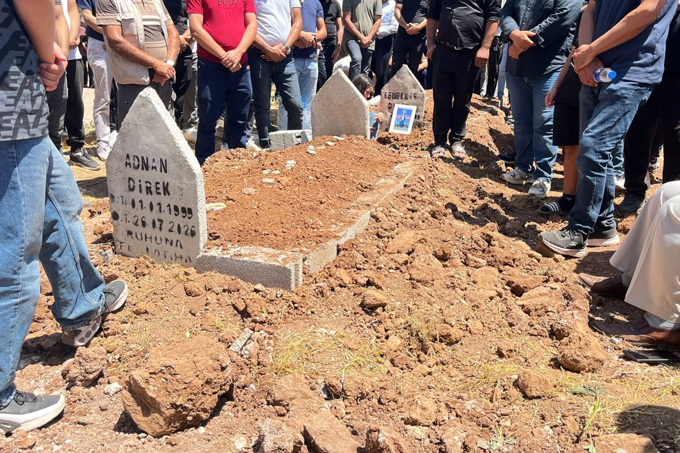 DİREK AİLESİ GÖZYAŞLARIYLA SON YOLCULUĞUNA UĞURLANDI