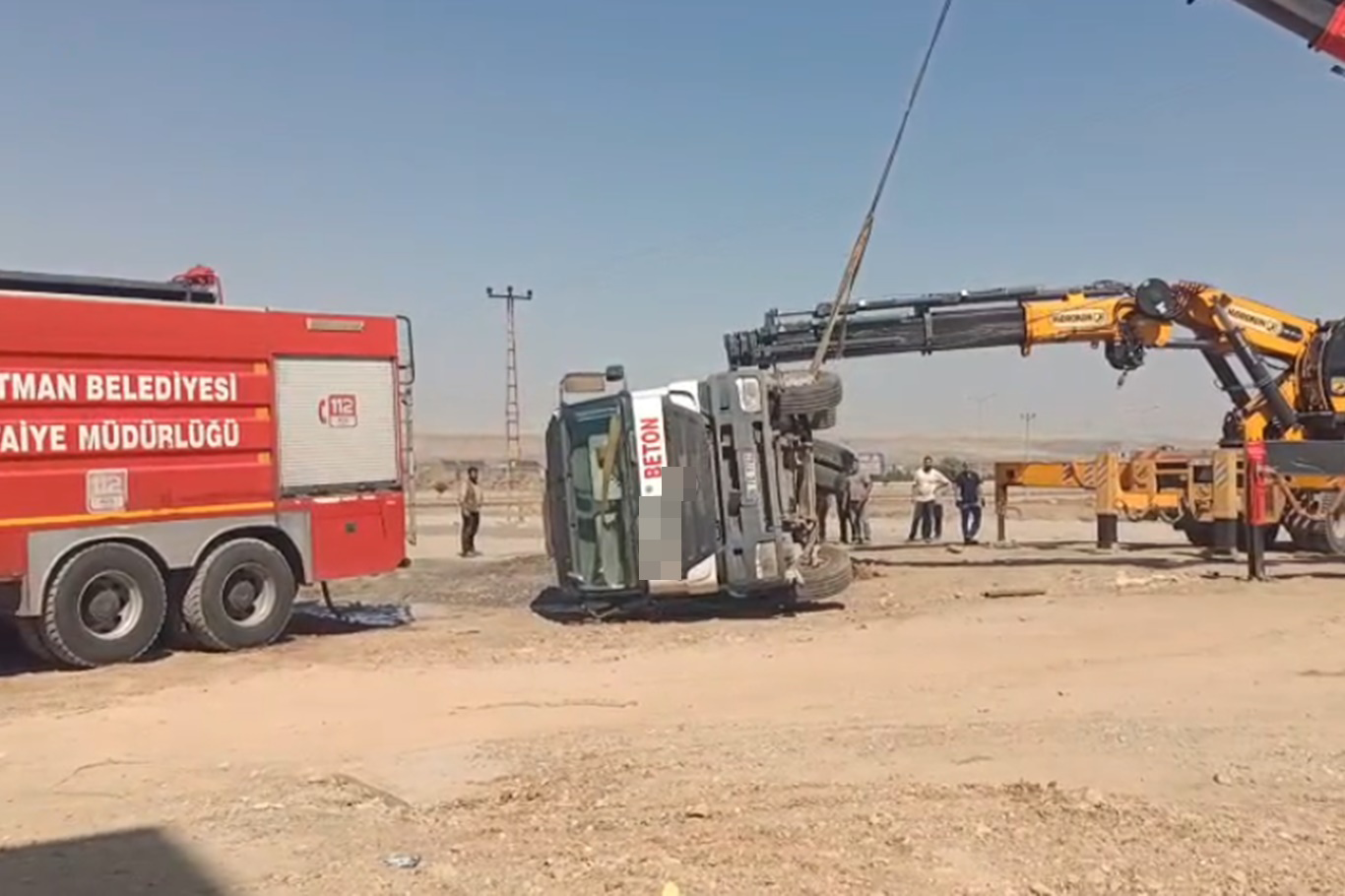 Kontrolden Çıkan Beton Mikseri Devrildi