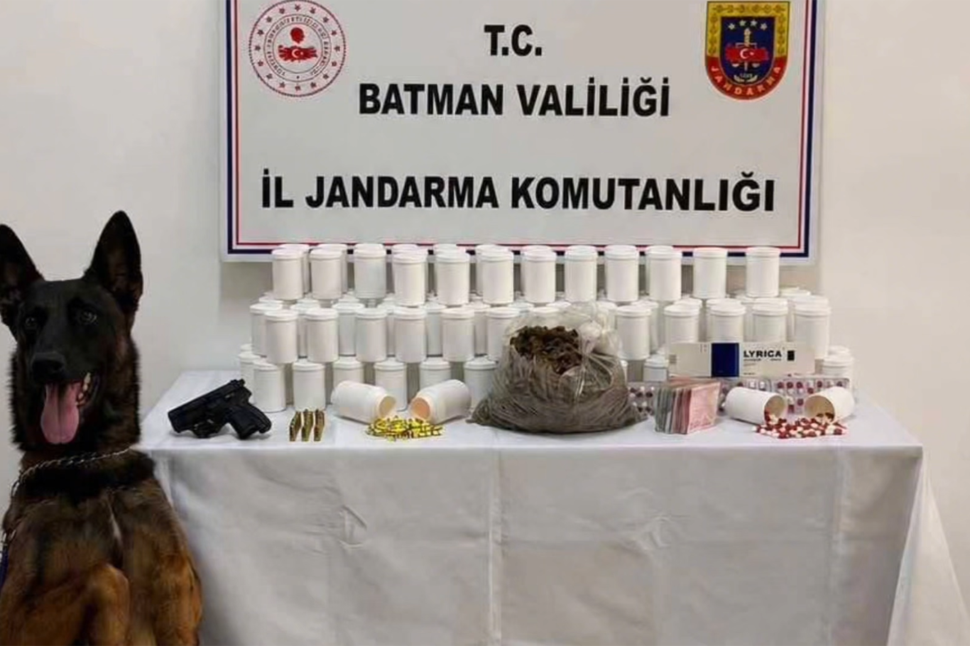 10 BİNİN ÜZERİNDE UYUŞTURUCU HAP ELE GEÇİRİLDİ