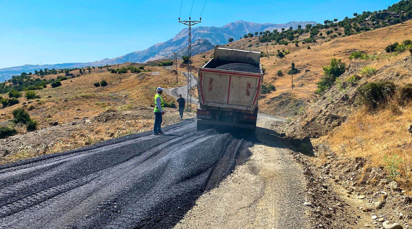 Yıpranan Köy Yolları Yenileniyor!