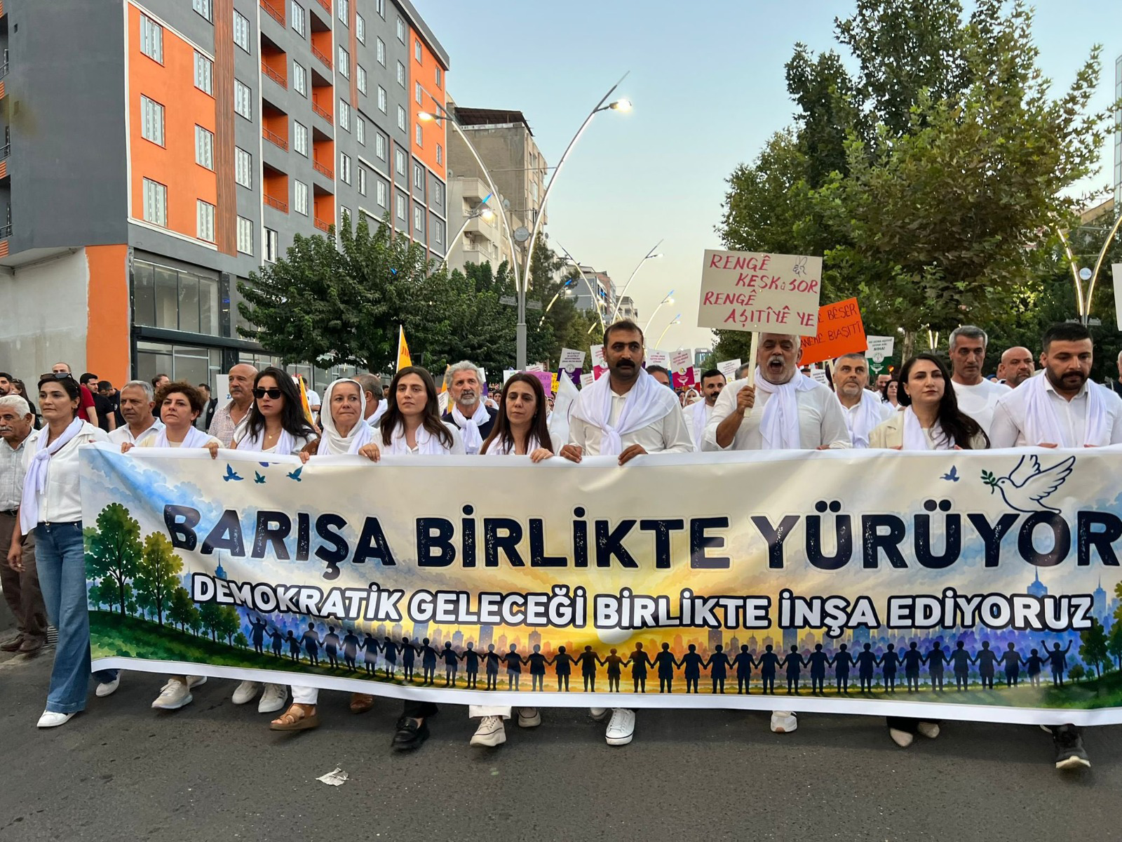 Batman’da 1 Eylül Dünya Barış Günü Dolayısıyla Yürüyüş Yapıldı