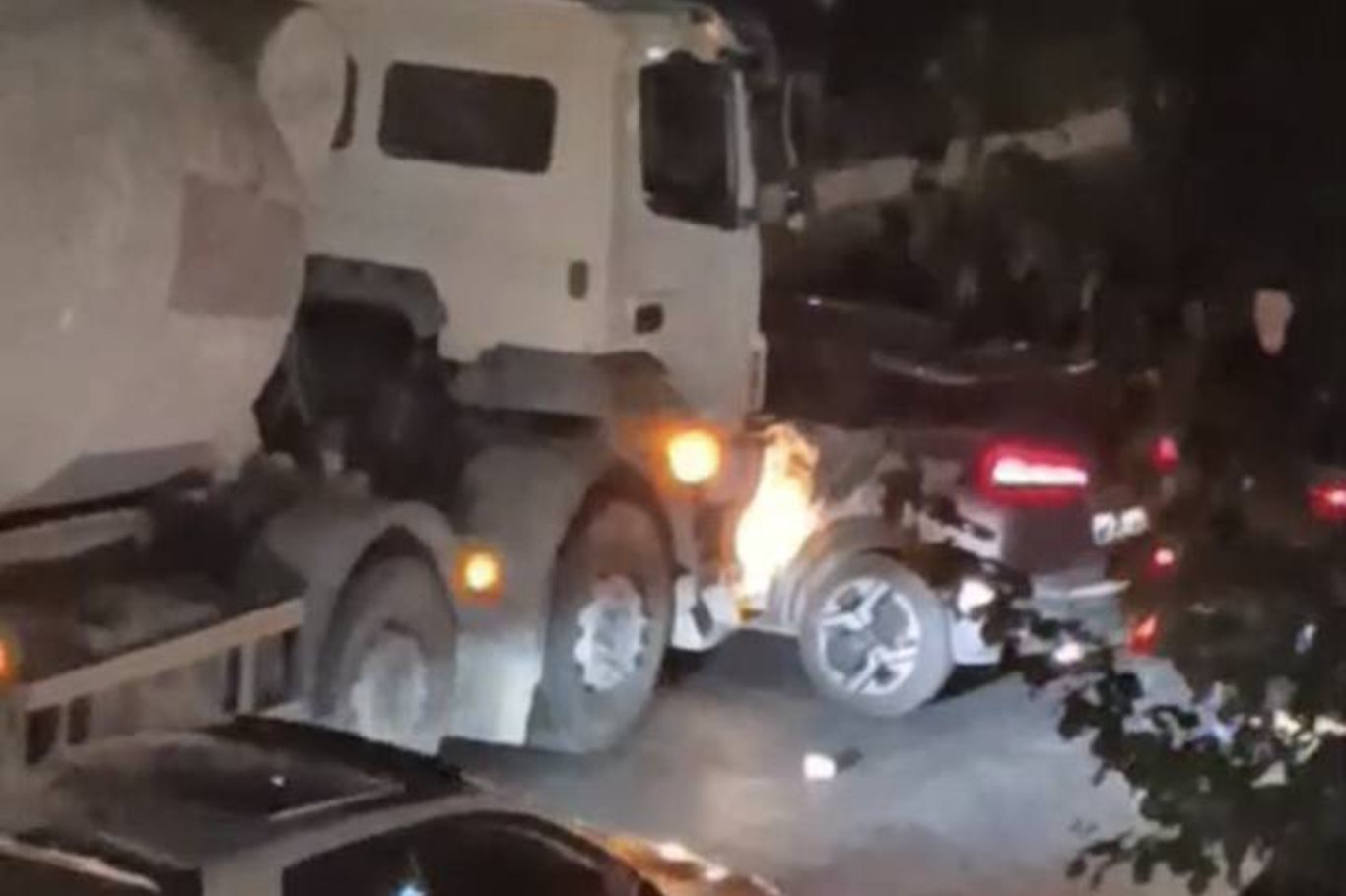 Beton Mikseri ile Otomobil Çarpıştı: 1 Yaralı