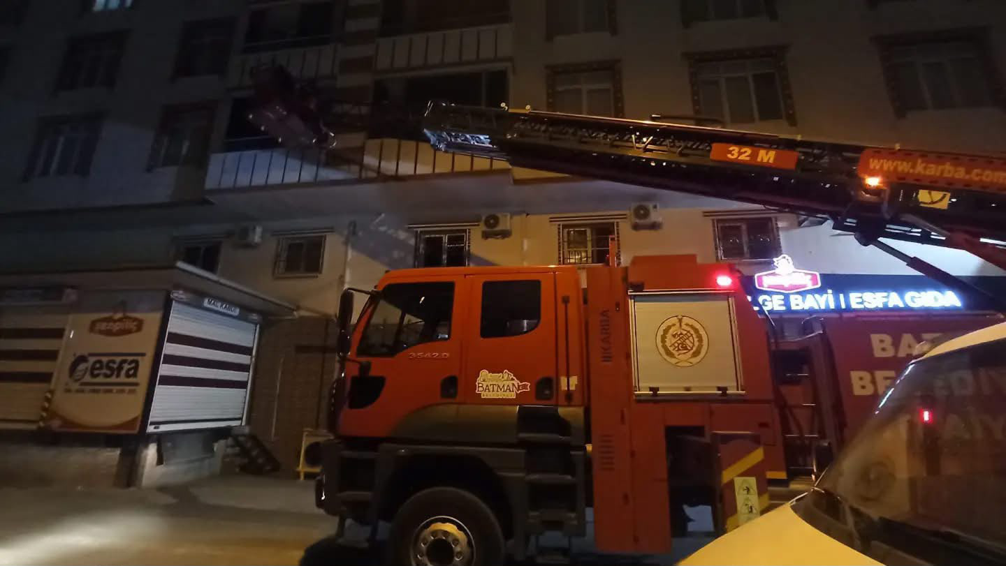 PAZARYERİ MAHALLESİ’NDE EVİNDE ÖLÜ BULUNDU