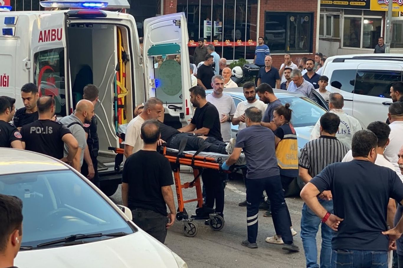 Sokak Ortasında Silahlı Kavga: 2 Kişi Yaralandı